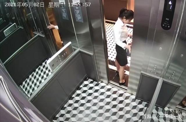 六台彩开奖特马和挡电梯门致幼童被困与挡电梯门这事到底有多危险?