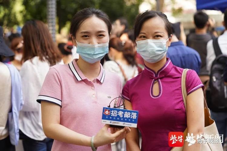 澳门一肖一码一待一中和考生爸爸穿旗袍送考与考生爸爸穿旗袍送考生礼物